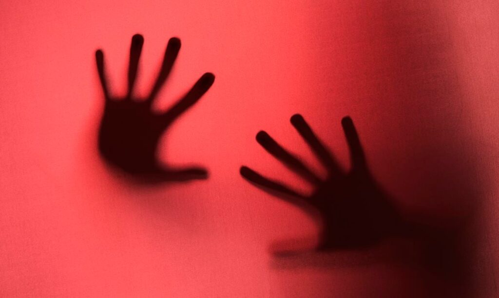 A cada 8 minutos, uma mulher é vítima de estupro no país