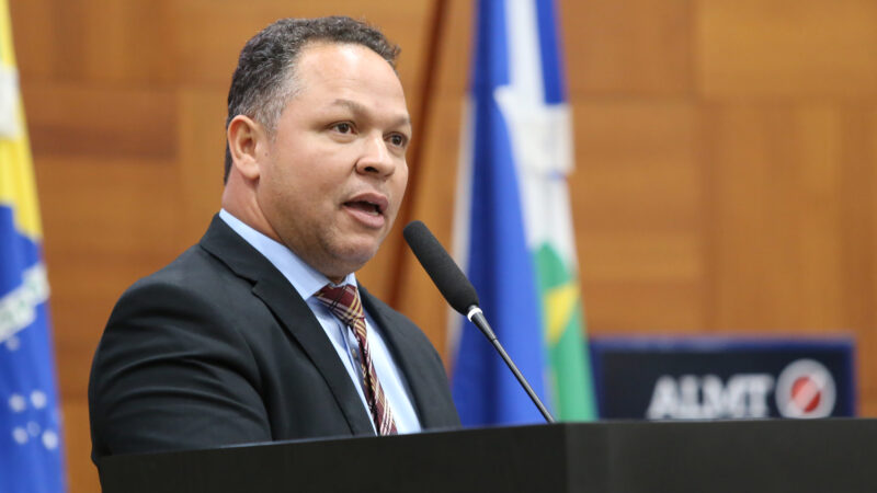 Deputado vai pedir para governador vetar lei que multa comerciante por não expor número do Procon