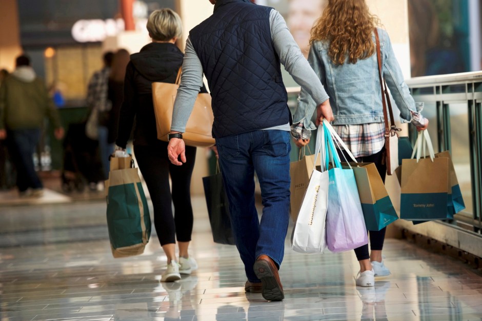 Renda pessoal nos EUA sobe 0,8% em fevereiro, acima do esperado