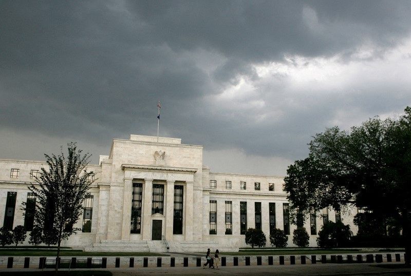 Fed já cortou juros em meio à queda de ações, mas não deve fazer isso agora, dizem analistas