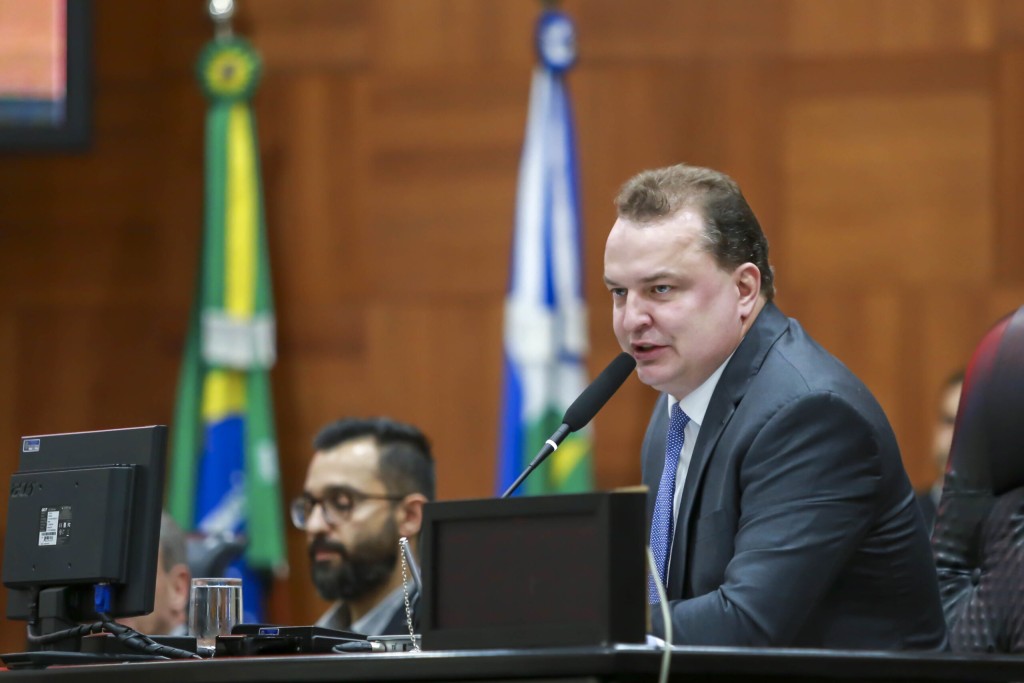 ALMT realiza sessão especial para entrega de honrarias