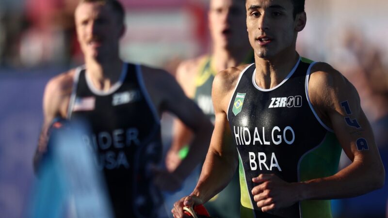 Brasil termina em 8º lugar no revezamento misto do triatlo em Paris