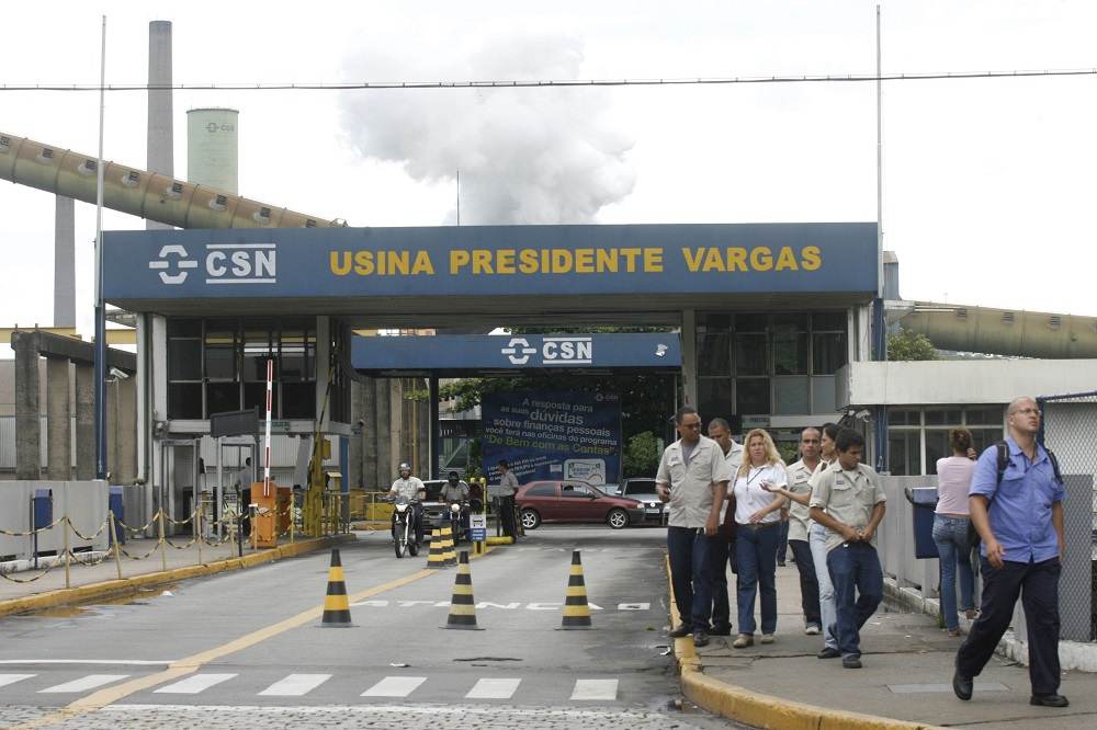 CSN registra prejuízo de R$ 222,6 milhões no 2º trimestre, reversão do lucro de um ano antes