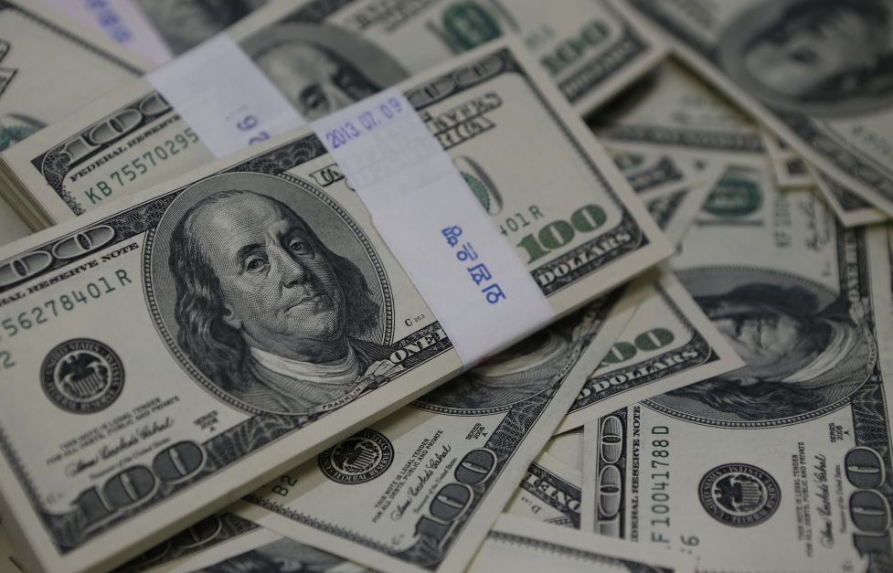 Dólar opera em queda antes de discurso de Powell no Jackson Hole
