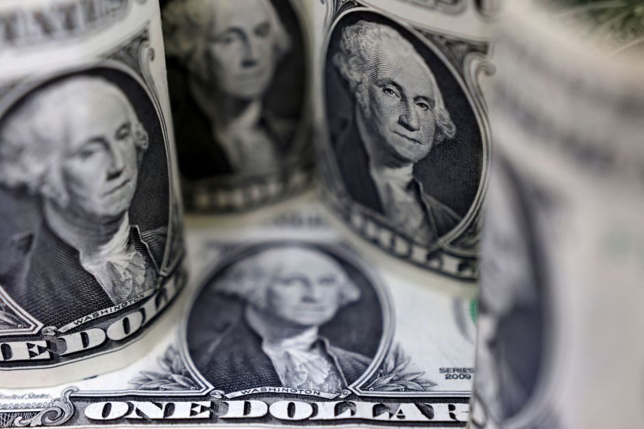 Dólar tem leve alta na abertura enquanto aguarda dados de emprego nos EUA