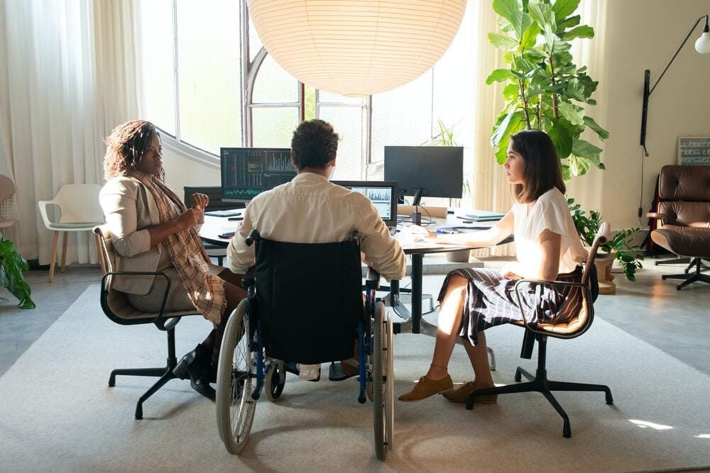 Empresas devem preencher relatório de transparência salarial até sexta (30)