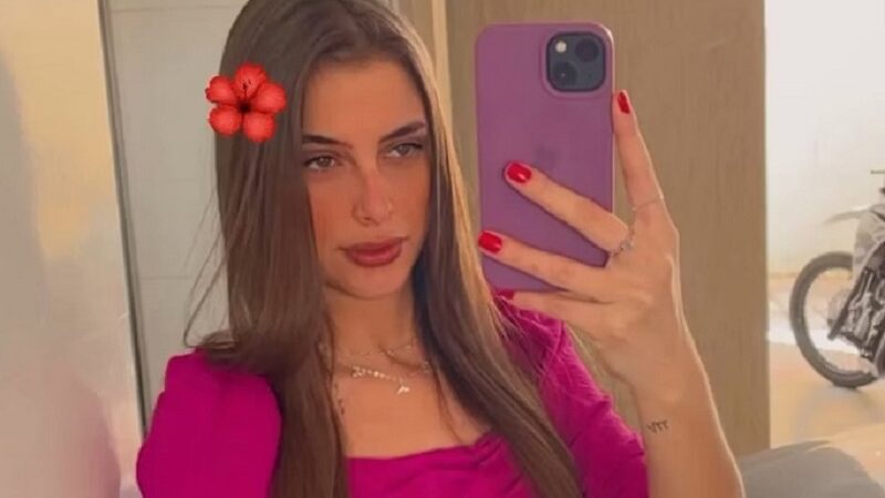 Homem mata mulher na frente da filha e publica fotos do crime na web