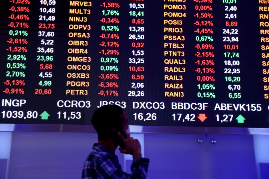 Ibovespa sobe e renova máxima diária com desempenho de Vale; dólar recua