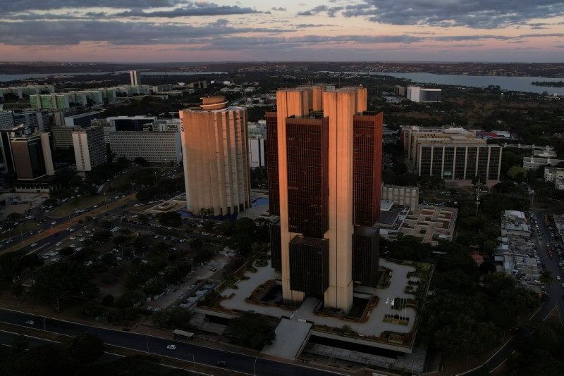 Inter vê BC subir juros em 0,75 ponto na próxima semana e Selic em 13% em 2025