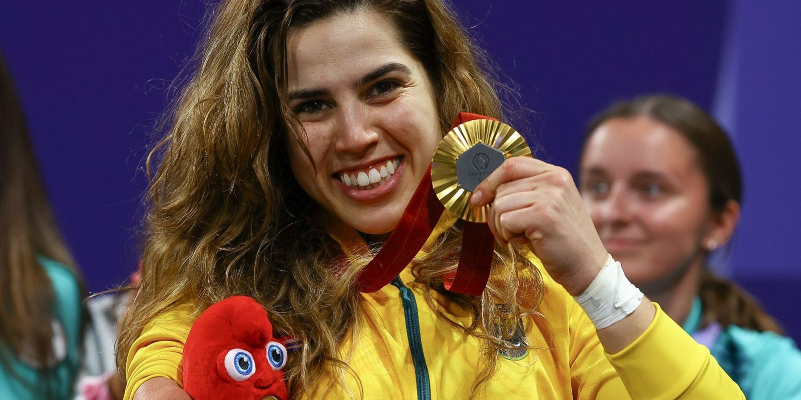 Ouro no parataekwondo, Carol Moura começou luta por hobby após assalto
