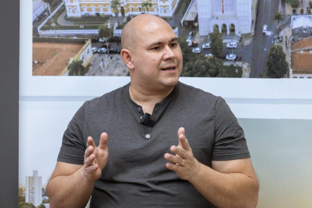 Abílio Brunini diz que não negociará cargos com vereadores “eles têm o gabinete deles para pôr os carguinhos”