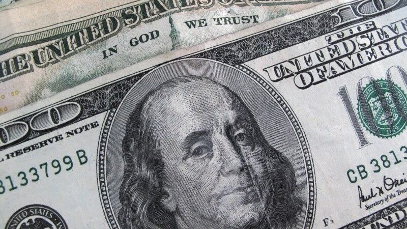 Dólar recua 1% na abertura após China prometer novos estímulos econômicos