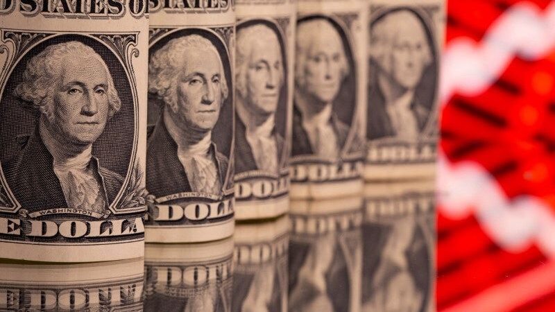 Dólar tem leve queda em meio a temores sobre economia nos EUA