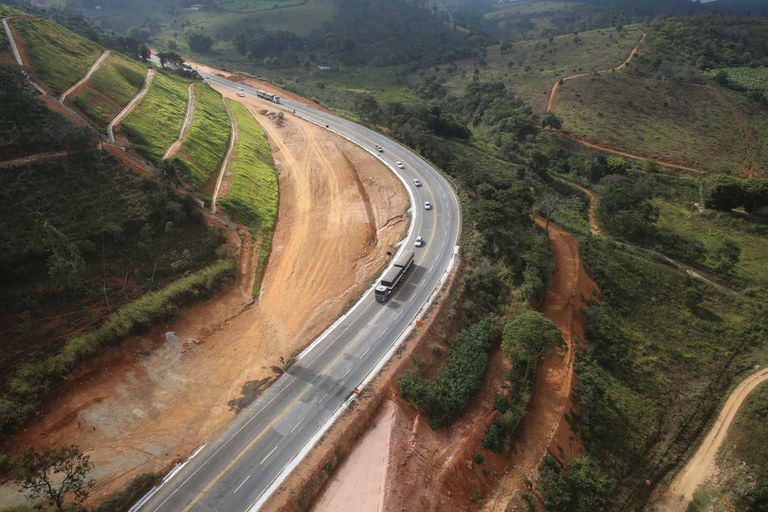 Entre as 10 melhores rodovias do país, 9 são concedidas à iniciativa privada, diz CNT