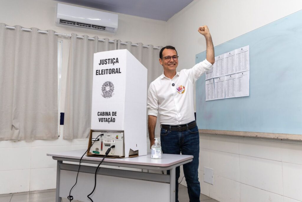 Lúdio vota ao lado de vice e aposta em segundo turno: “vamos chegar e vencer”