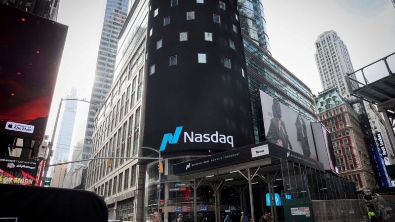 Bolsas de NY fecham sem rumo único com Nasdaq em recorde