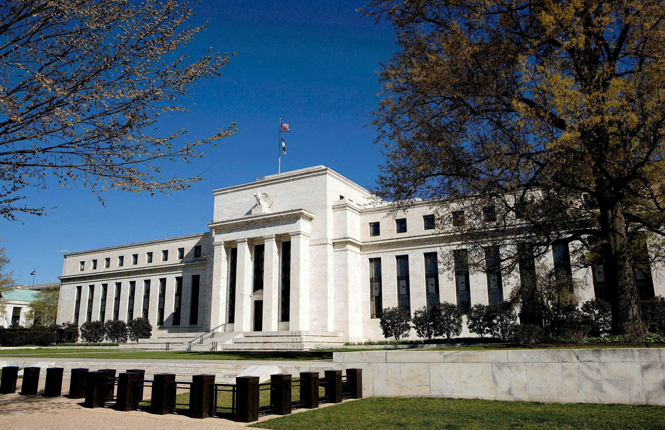 Mercado mantém aposta corte de 0,25 ponto nos juros pelo Fed nesta quinta (7)
