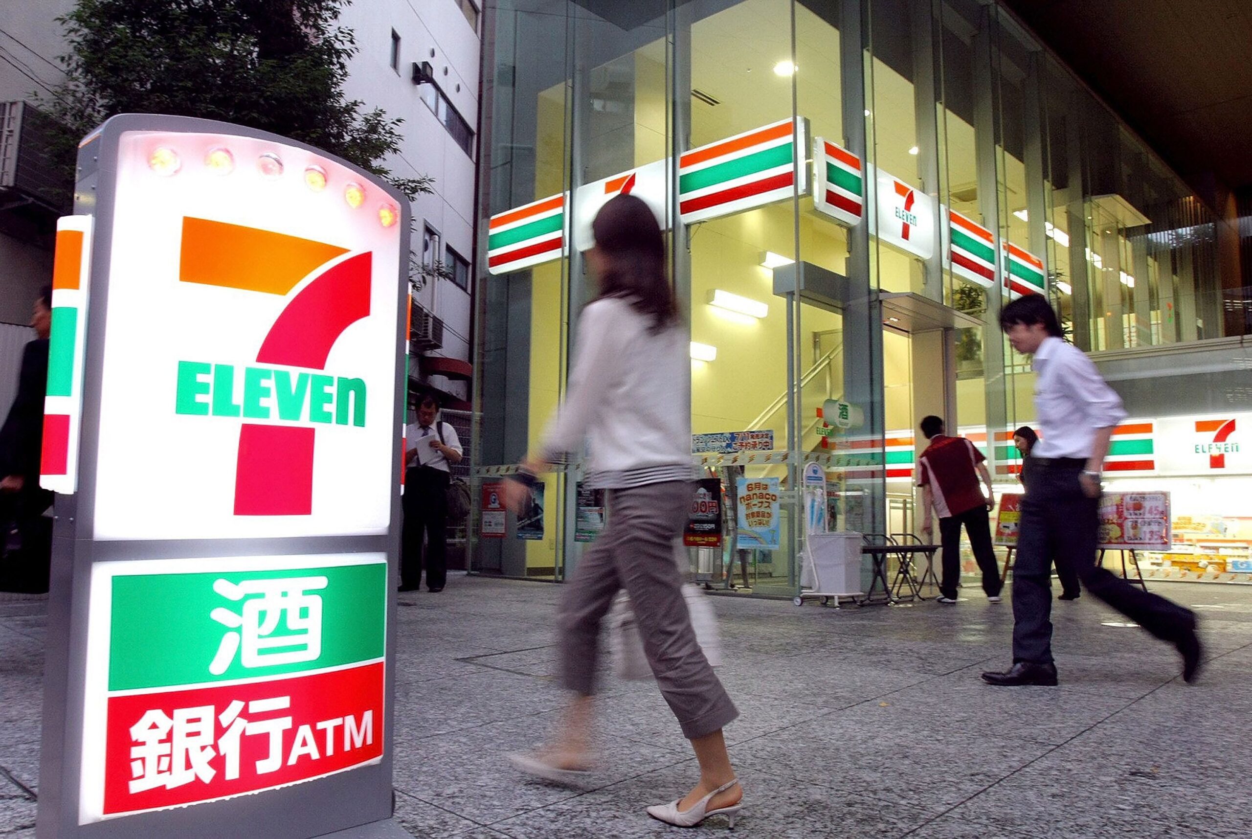 Baixo fluxo, inflação e menos cigarros vendidos: 7-Eleven vai fechar mais de 400 lojas