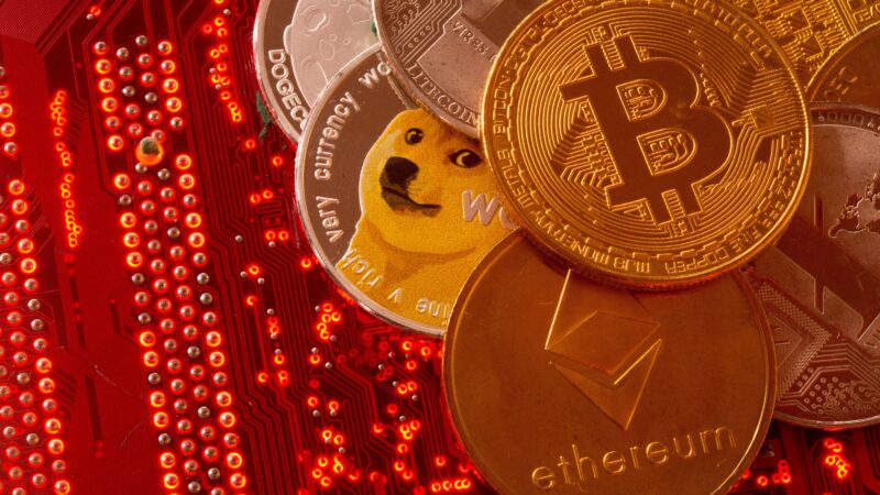 Bitcoin recua e volta ao patamar de US$ 60 mil com incertezas macro