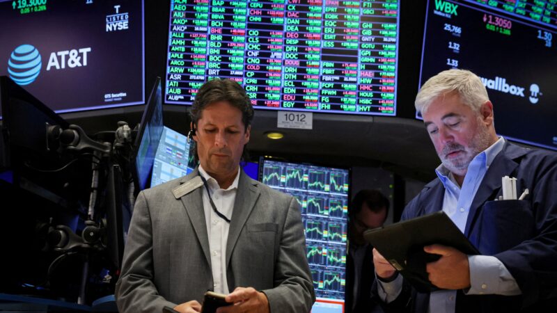 Bolsas de NY fecham em alta com bancos, aéreas e pequenas empresas em destaque