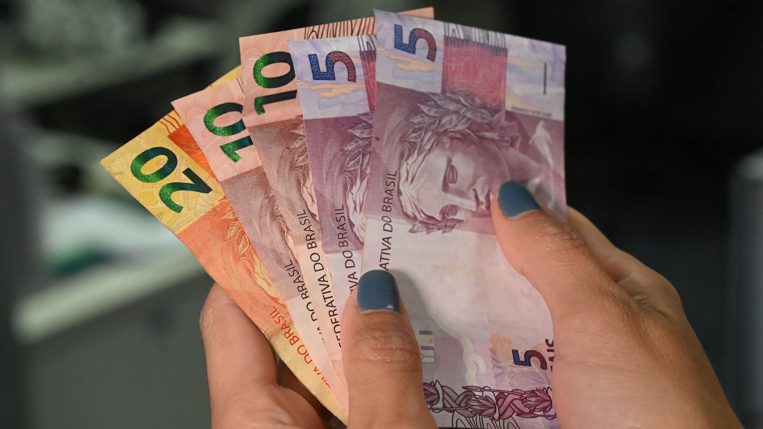 “Taxa das blusinhas” segura importados e empolga varejo nacional, dizem economistas