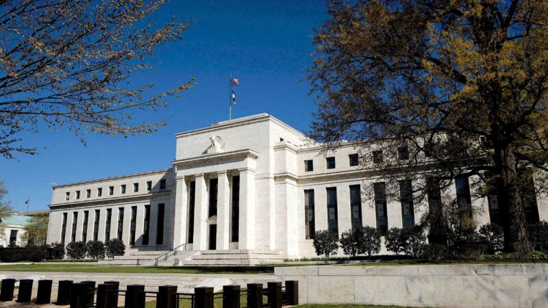 Fed não se compromete em repetir cortes de 0,5 ponto nas próximas reuniões, diz ata