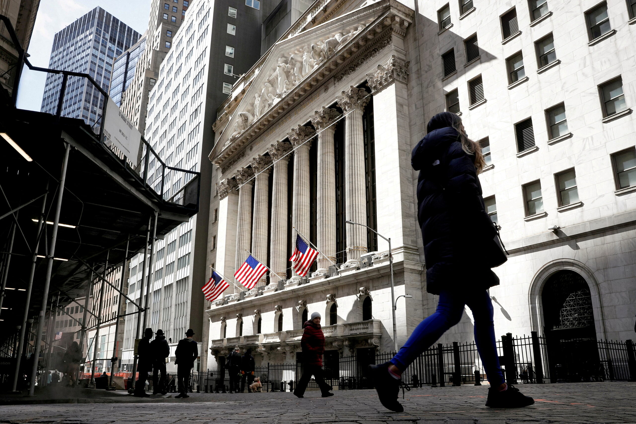 Inflação nos EUA recua a 2,1% em setembro e encosta em meta do Fed