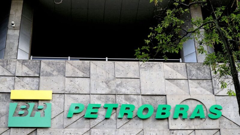 Petrobras produz recorde de gasolina no 3º tri de 436 mil barris/dia
