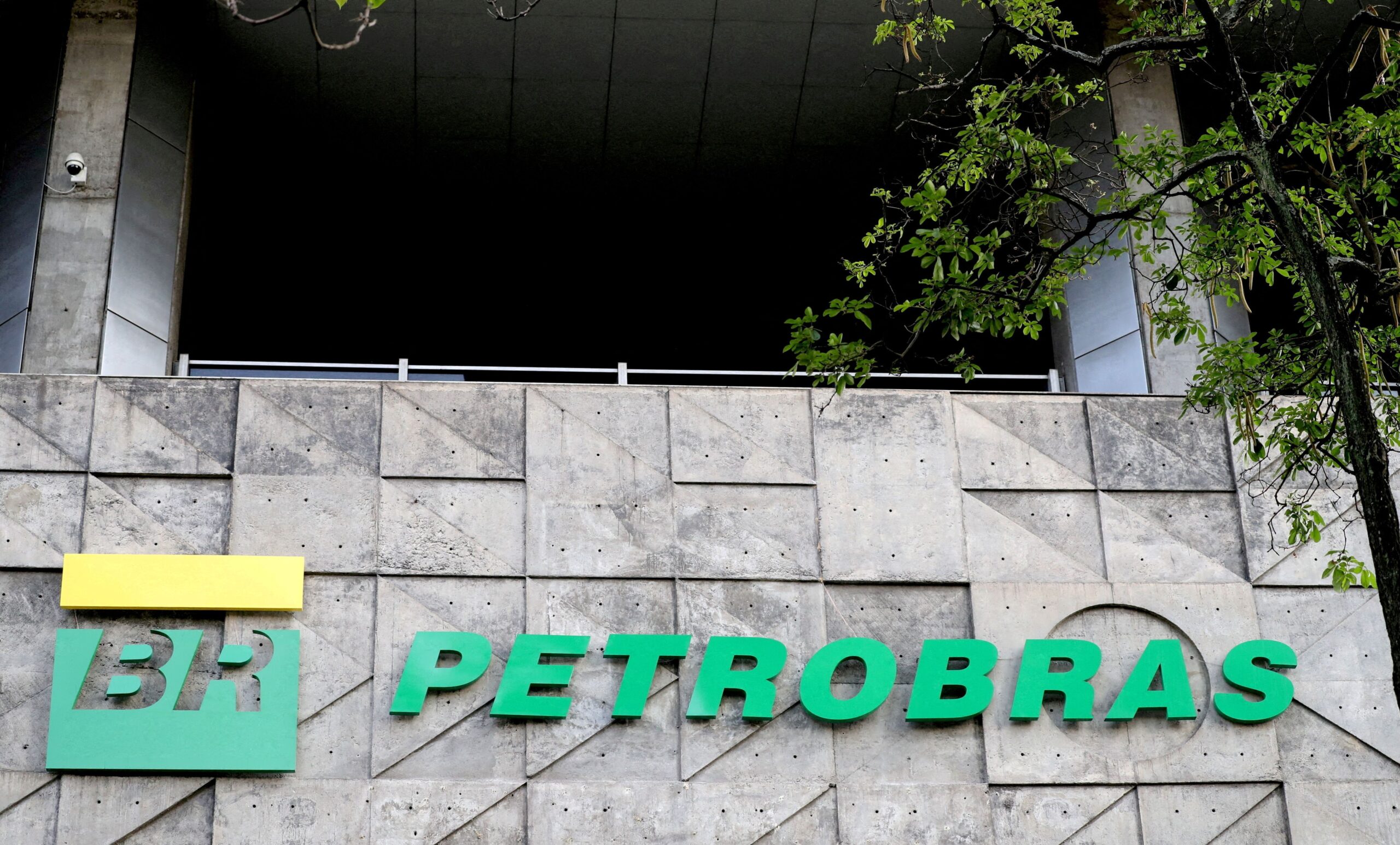 Petrobras propõe investimentos de US$ 111 bi em plano 2025-29, alta de 9%