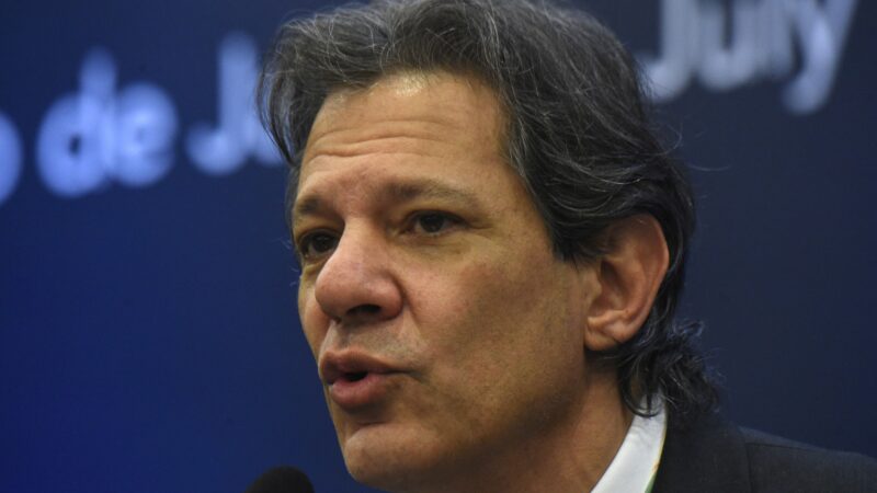 Taxação de milionários é alternativa para isenção do IR, diz Haddad