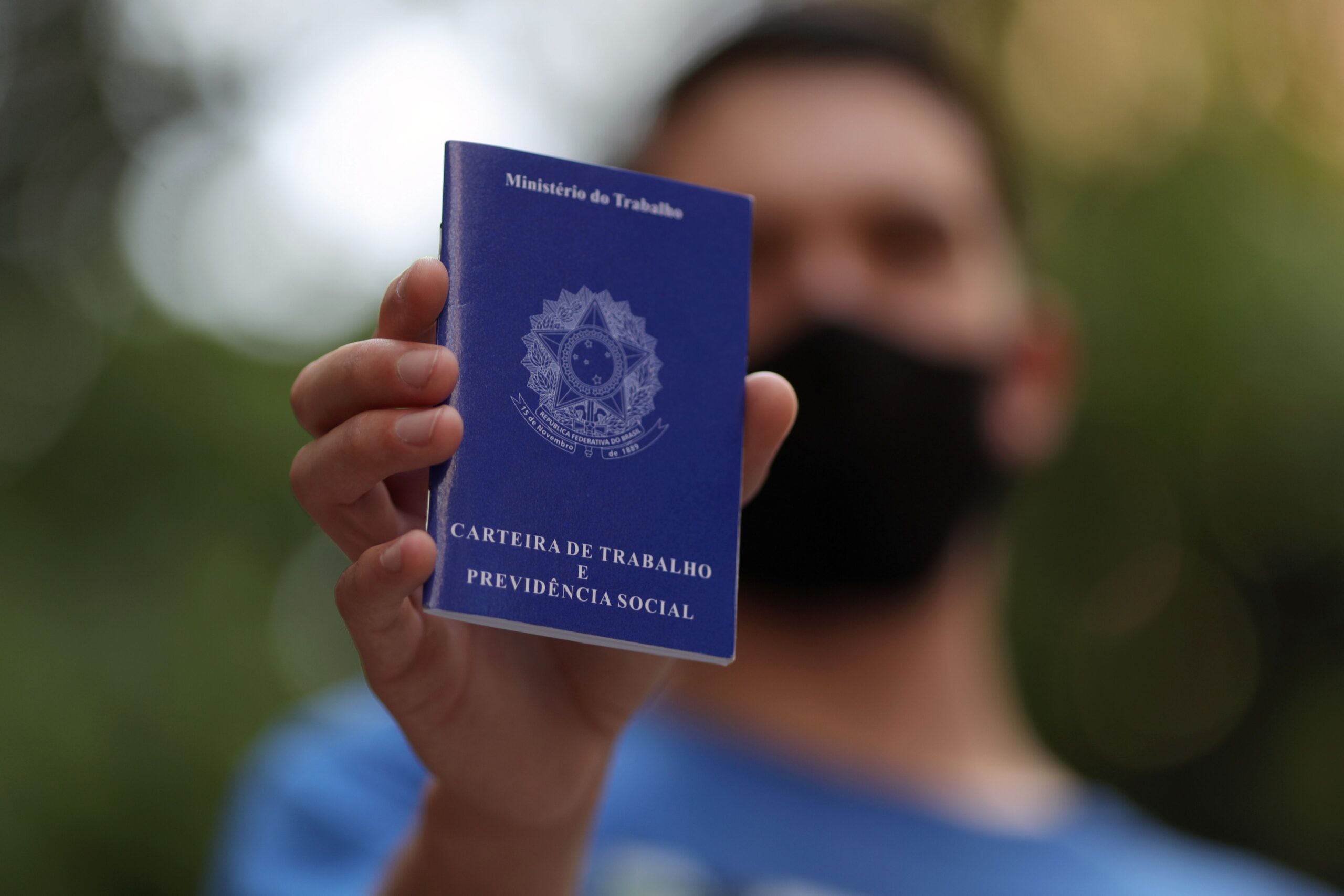13º salário: empresas pagam 1ª parcela nesta sexta (29); veja como calcular e quem tem direito