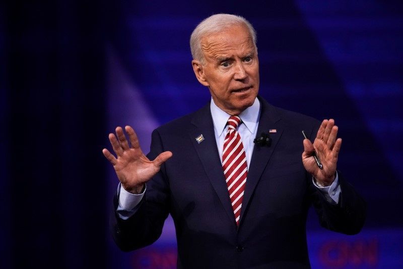 Biden critica tarifas de Trump a México e Canadá e diz que prejudicariam laços
