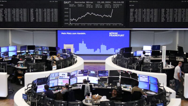 Bolsas da Europa fecham na maioria em baixa, com chances de BoE mais restritivo e crise alemã
