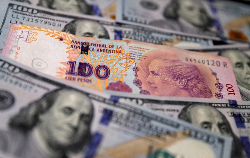Cotação do peso argentino supera 1 mil por dólar pela 1ª vez