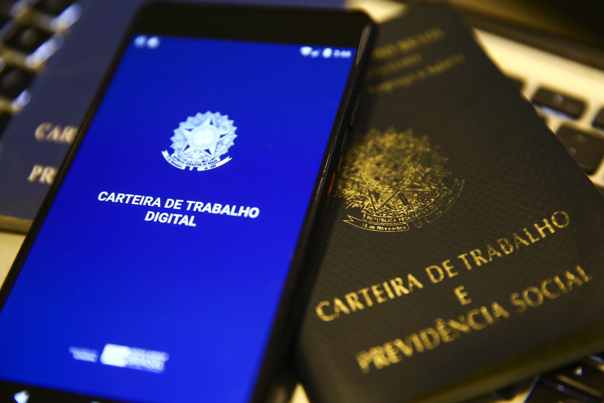 Desemprego deve manter queda, mas será desafio para BC no futuro, dizem economistas