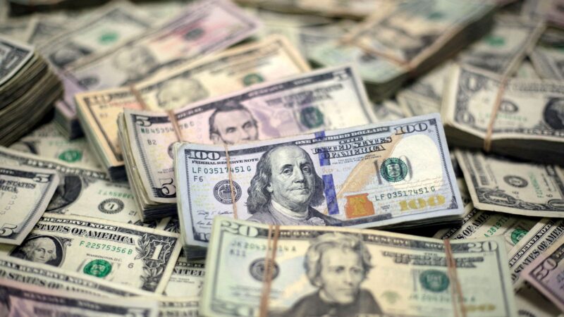 Dólar abre em leve alta à espera de medidas fiscais no Brasil e eleição dos EUA