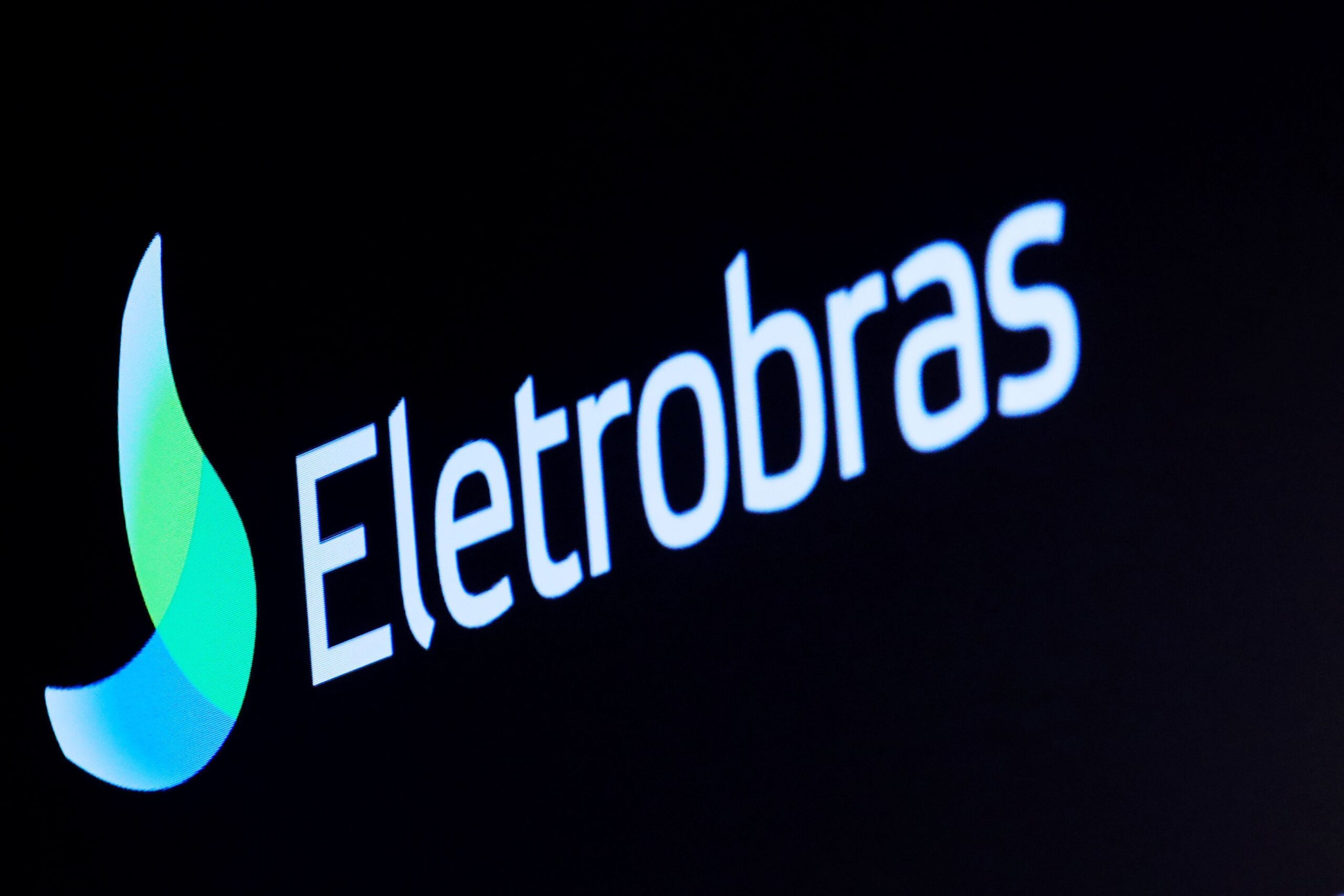 Eletrobras se une à TIM para ampliar comercialização de energia no mercado livre