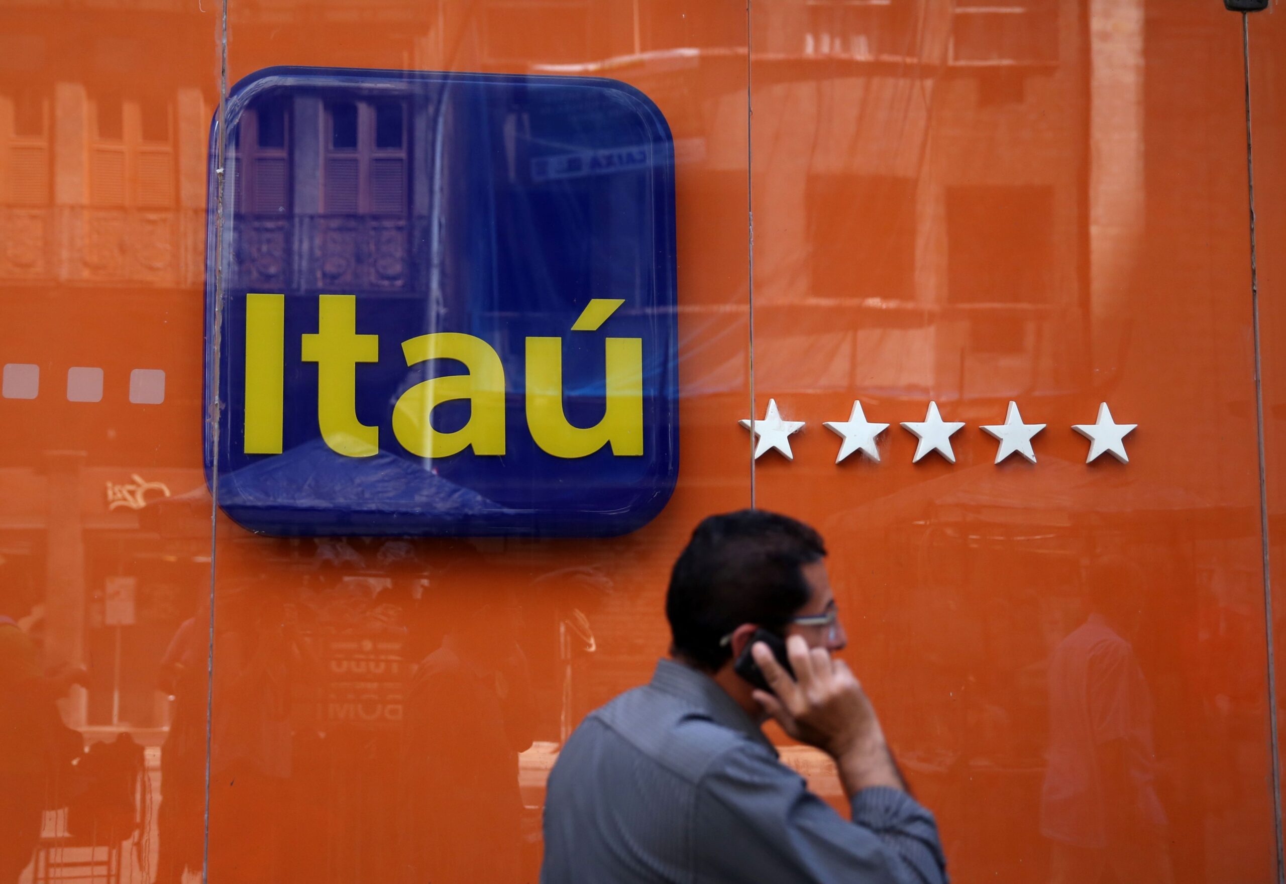 Itaú eleva projeção para carteira de crédito no ano após lucro acima do esperado no 3º tri