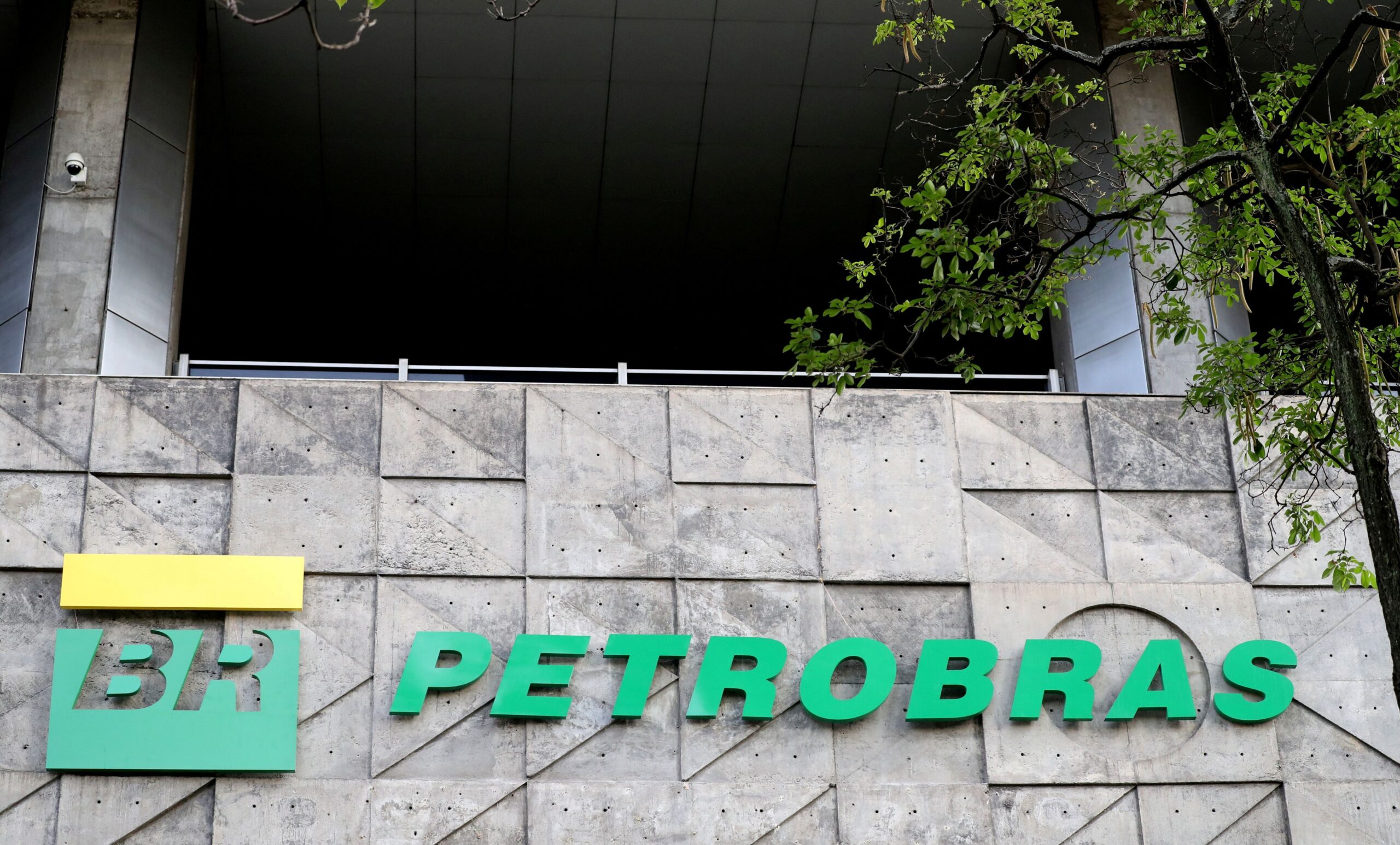 Petrobras conclui unidade que permitirá elevar processamento na refinaria Rnest em Pernambuco