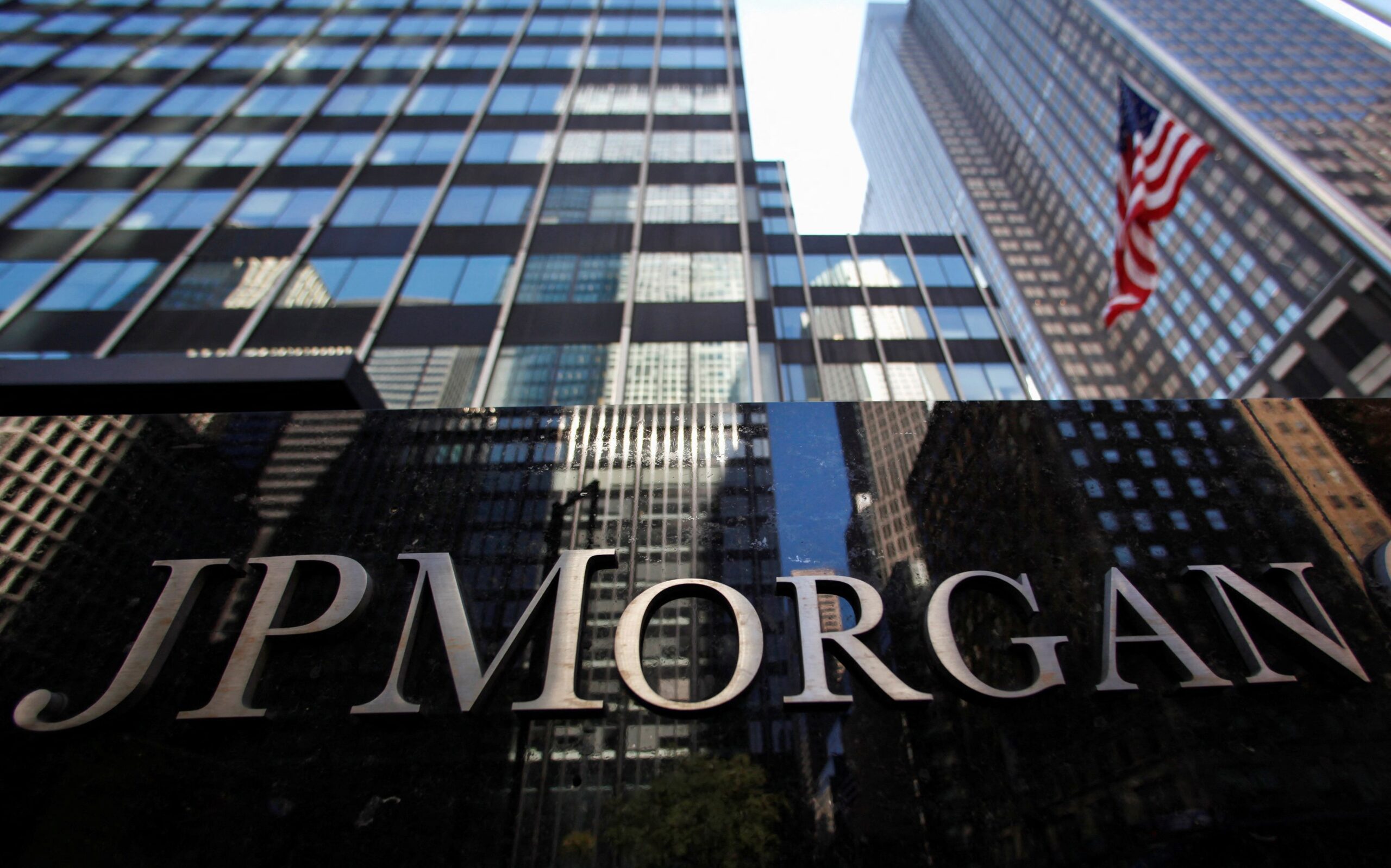 Sob o impacto de gigantes econômicos, mercados emergentes enfrentarão 2025 difícil, diz JPMorgan