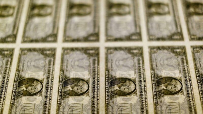 Temor de descontrole fiscal faz dólar disparar e agrava instabilidade, dizem economistas