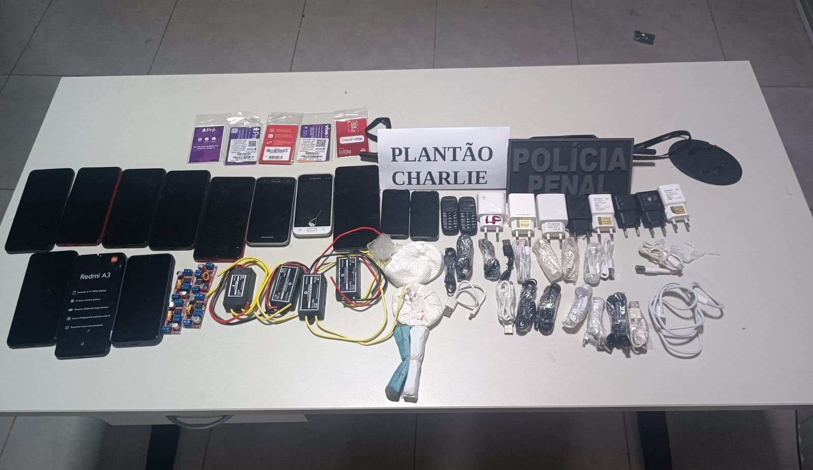 Polícia Penal apreende 23 celulares, carregadores e chips em unidades prisionais de Cuiabá