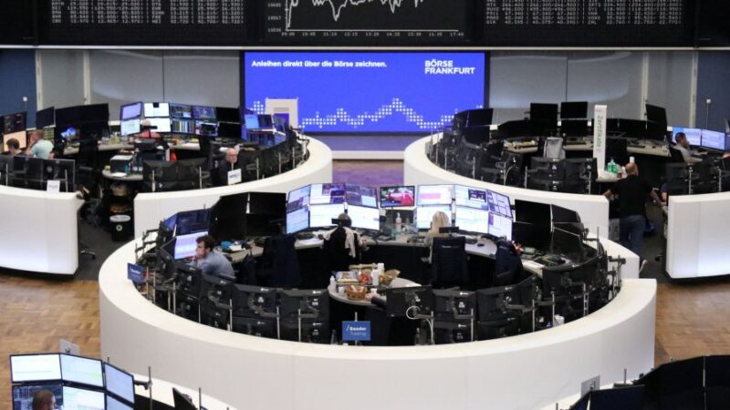 Bolsas da Europa têm ímpeto contido à espera do BCE e após corte agressivo do BC suíço