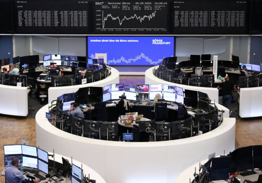 Bolsas da Europa têm ímpeto contido à espera do BCE e após corte agressivo do BC suíço