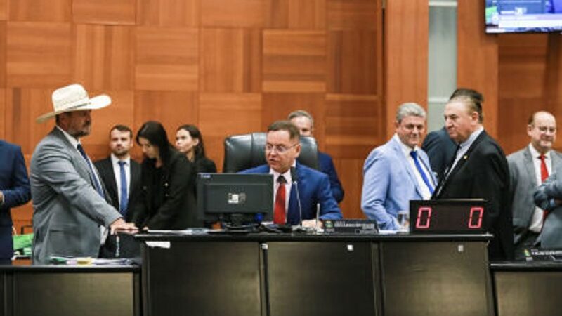 Deputados aprovam LOA de 2025 em redação final