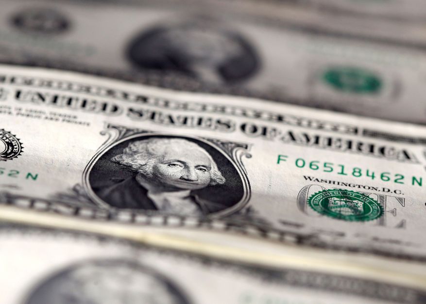 Dólar avança à espera de inflação dos EUA e decisão do Copom