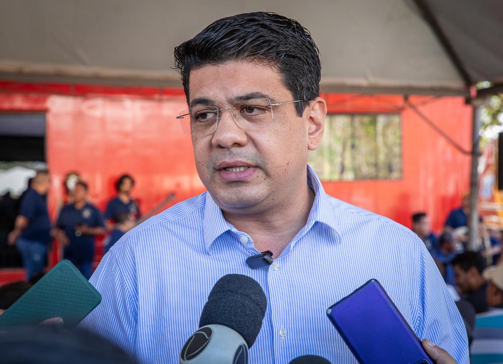 Prefeito de Várzea Grande não cumpre decisão judicial para recontratar médicos e é acionado por sindicato
