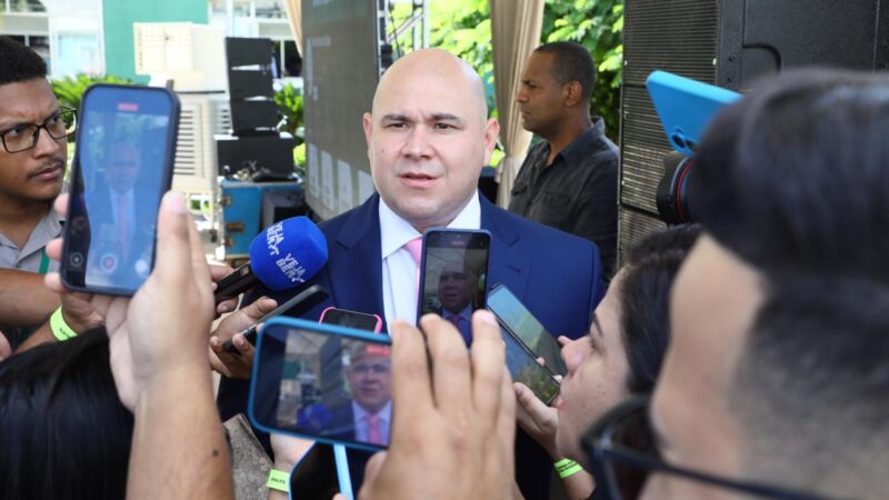 Com estimativa de arrecadar R$ 100 milhões em uma semana, Abílio assegura salários no dia 10