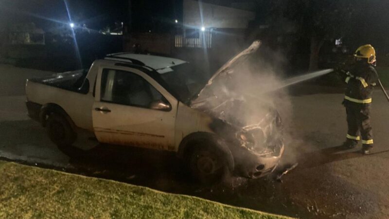 Corpo de Bombeiros combate incêndio em veículo em Guarantã do Norte