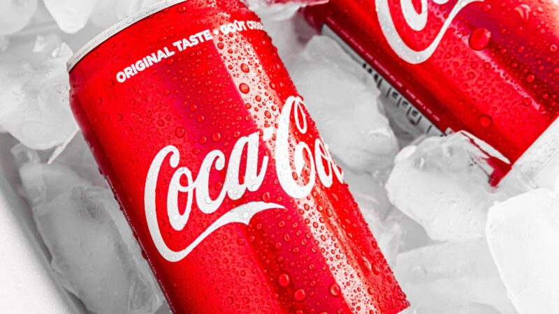 Coca-Cola surpreende com salto em receita do 4º tri